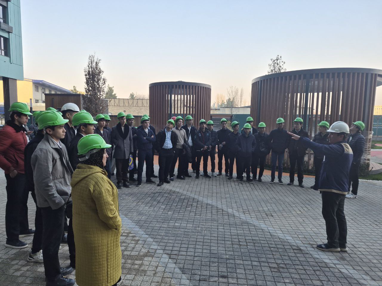 Toshkent arxitektura-qurilish universiteti talabalari ʻʻSoy bo'yiʼʼ qurilish obʼektiga tashrif buyurishdi